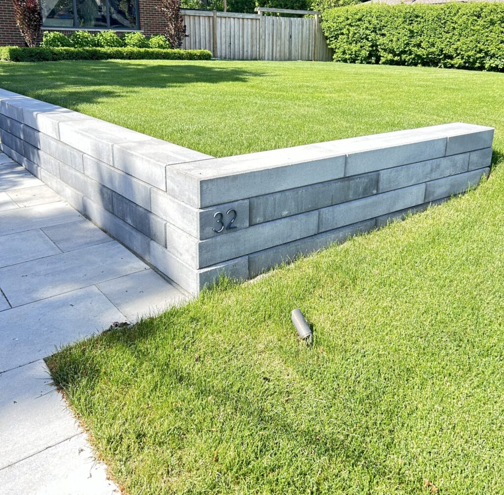 interlocking retaining wall